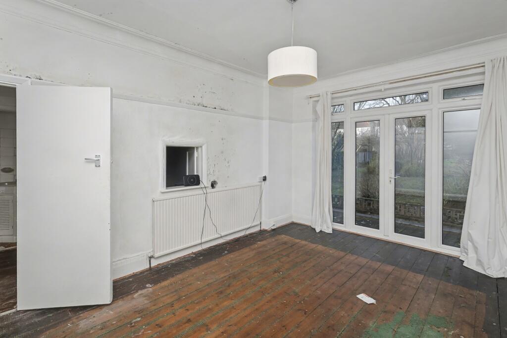 11 Church Crescent, London N20 0JR