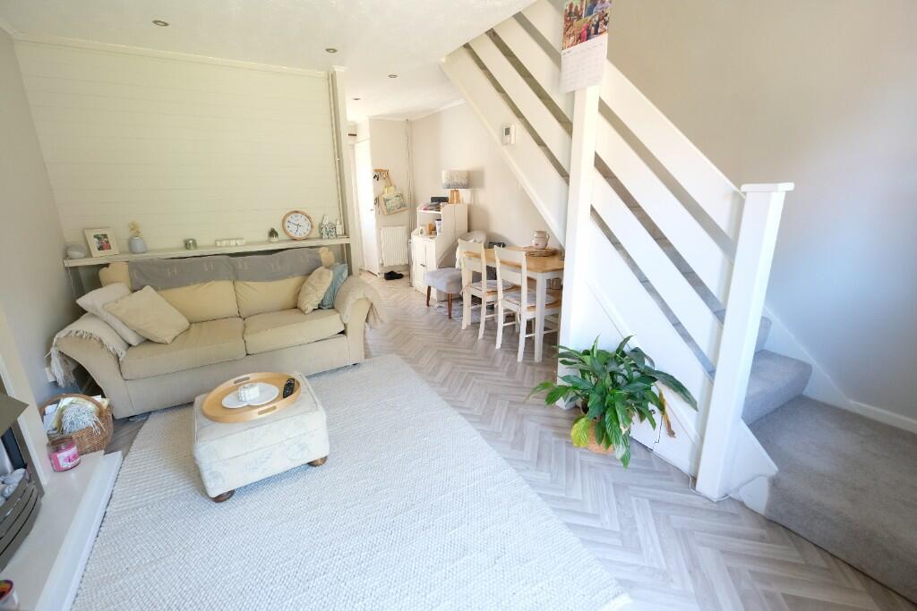 SITTING/DINING ROOM