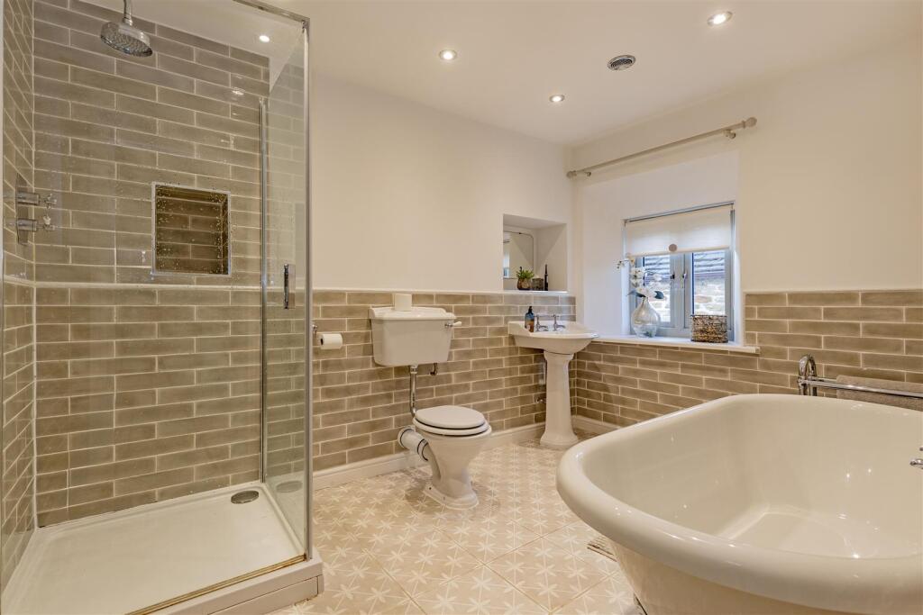 Bedroom 2 En Suite-1.jpg