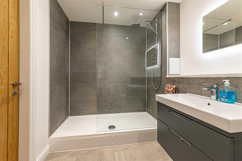 7 West Grove Apartments Melrose Low Res 25.JPG