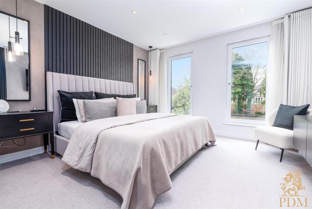 33 Thoresby Road Bramcote NG9 3EN