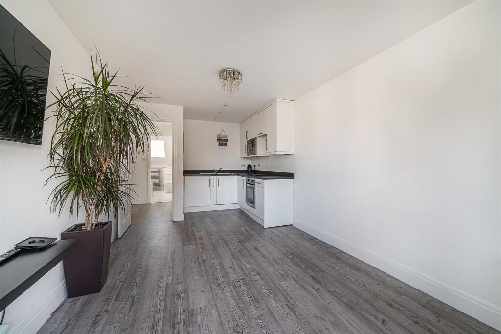 7 Kendal House-7.JPG