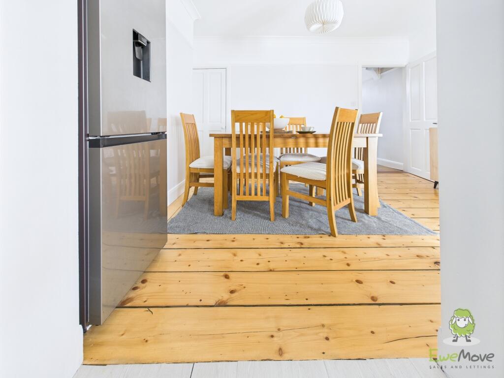 CAM01543G0-PR0145-STILL032