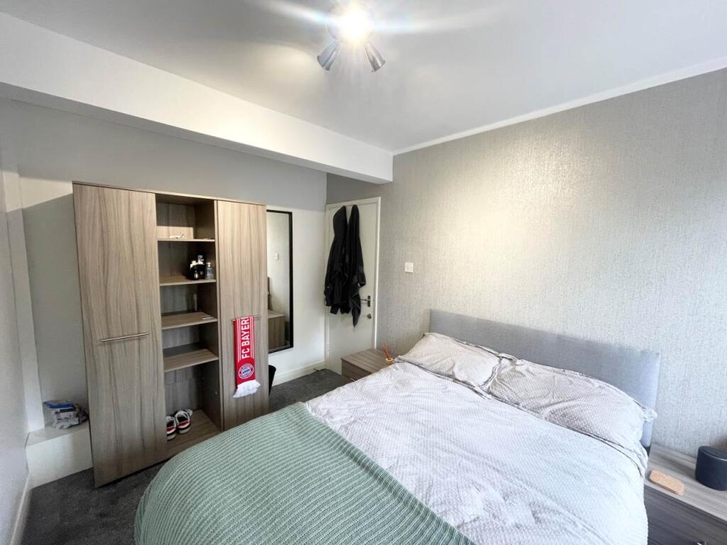 Room 2 (2)