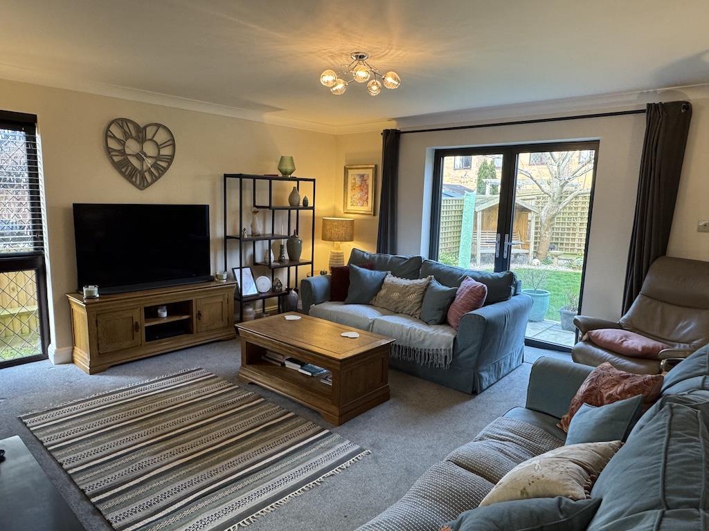 10 - Sitting Room.jpg