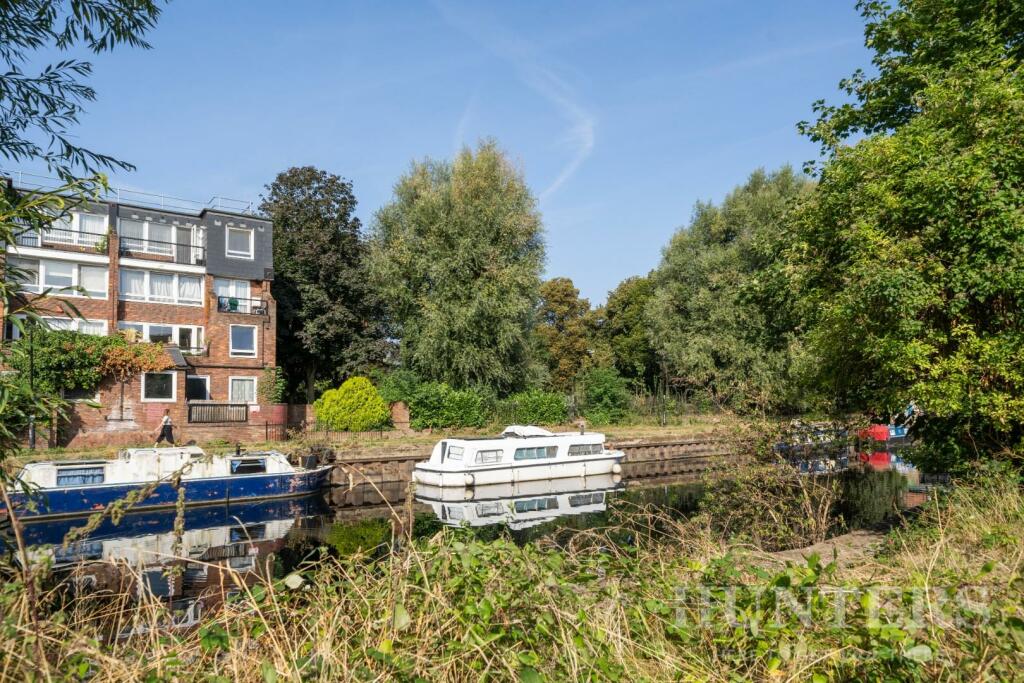 75 Bream Close N17 9DG-10.jpg