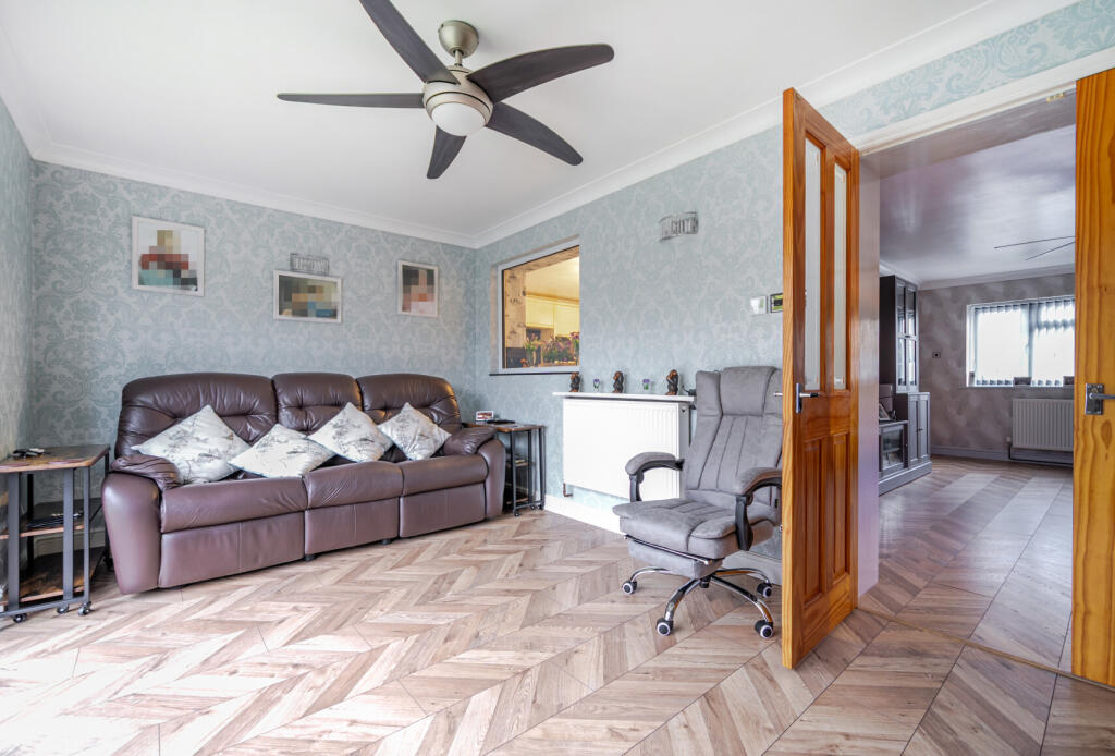 1373658-7-6908ccd...