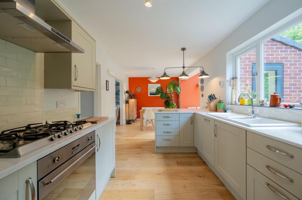 KITCHEN/DINER AND LOUNGE