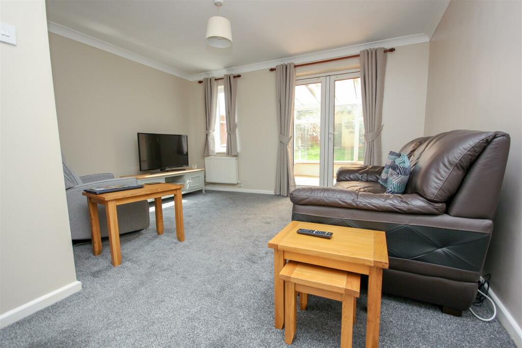 Lounge 2.jpg
