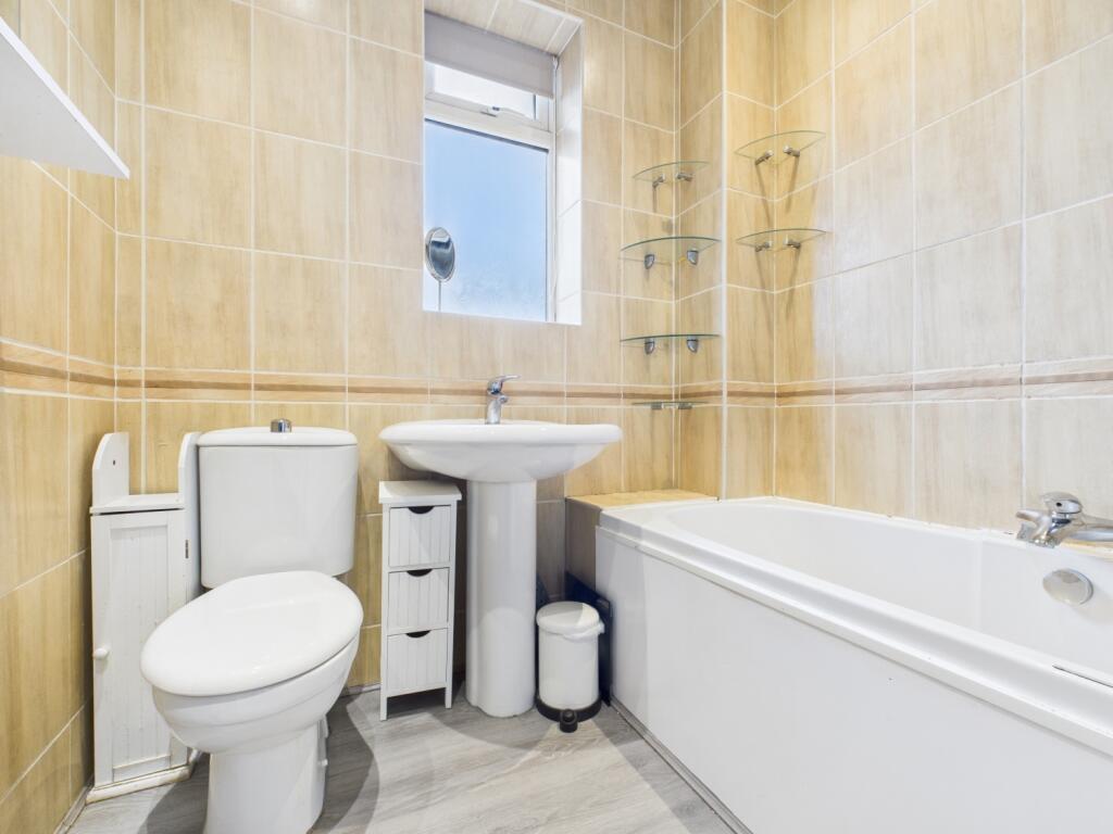 CAM03729G0-PR0195-STILL003