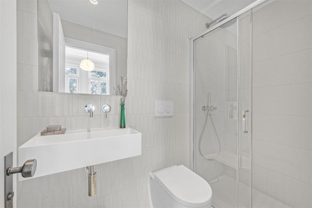 BATHROOM2 (5).jpg