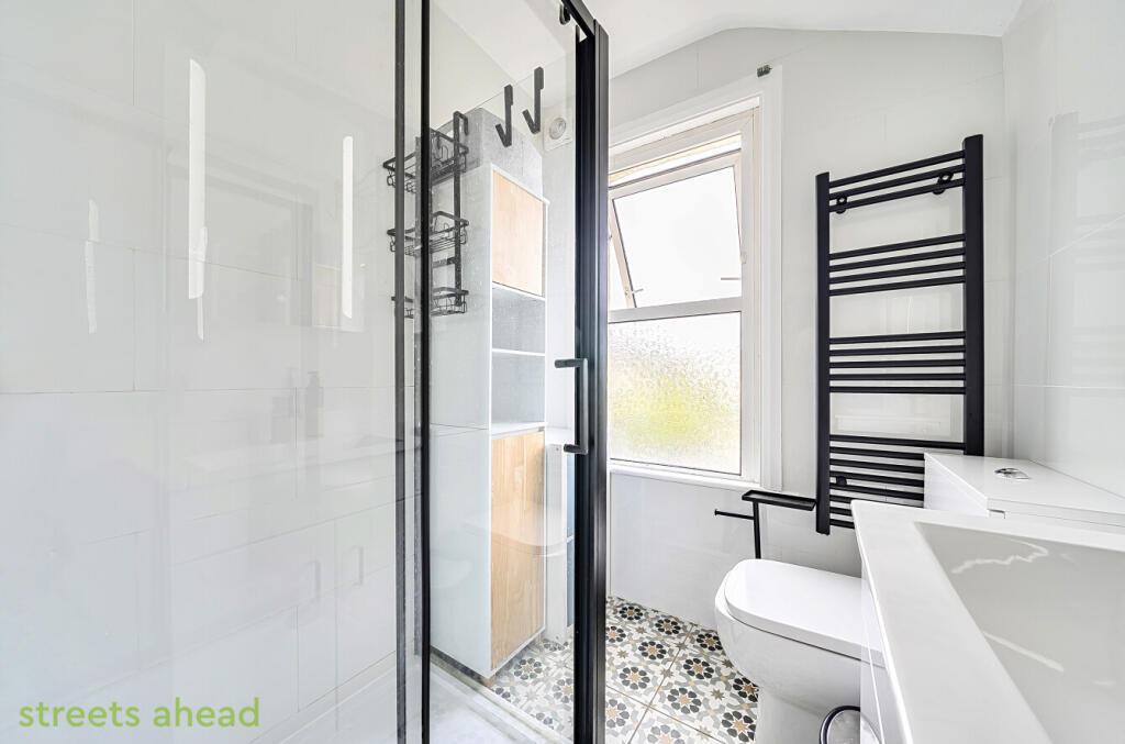 b8edbed8-a2a1-450...