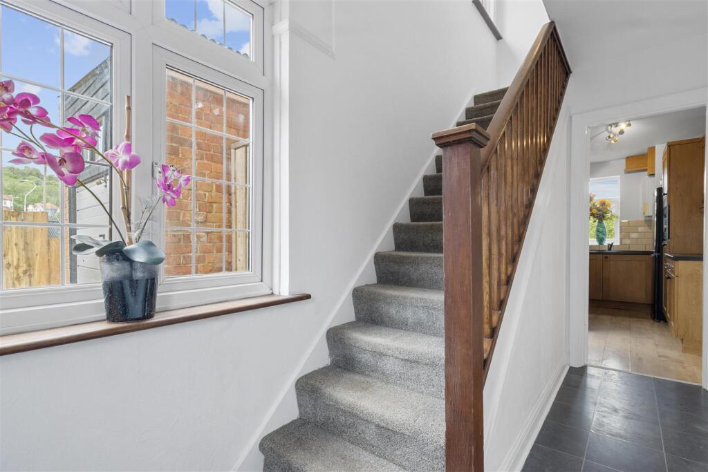 entrance hall #2.jpg