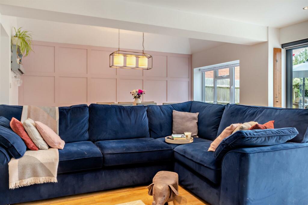 8610451-interior32-800.jpg