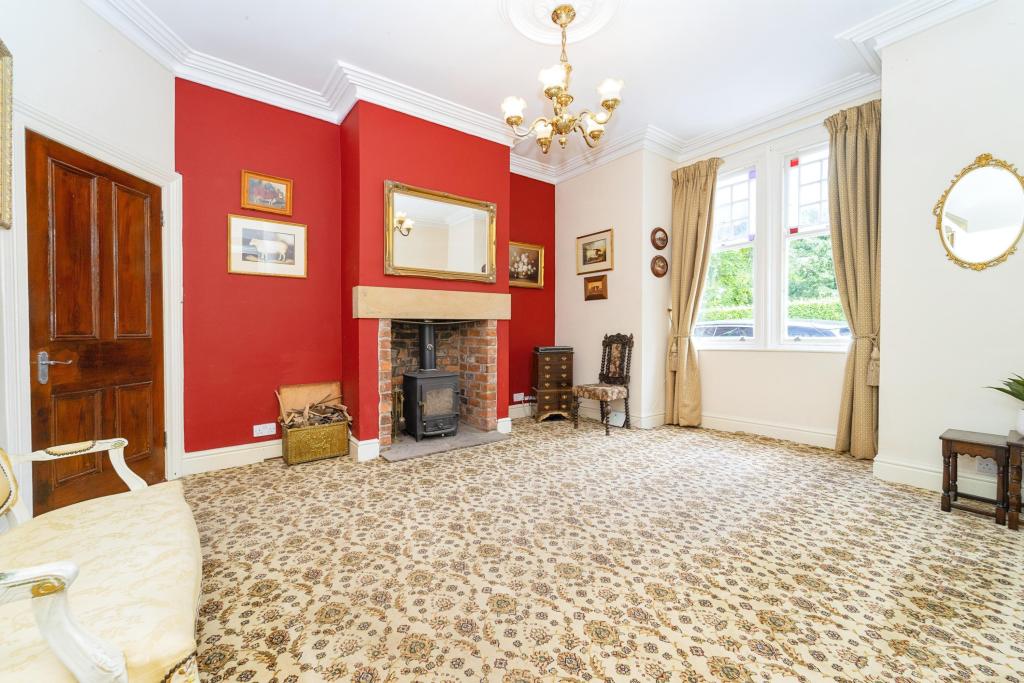 Lounge/Dining Room