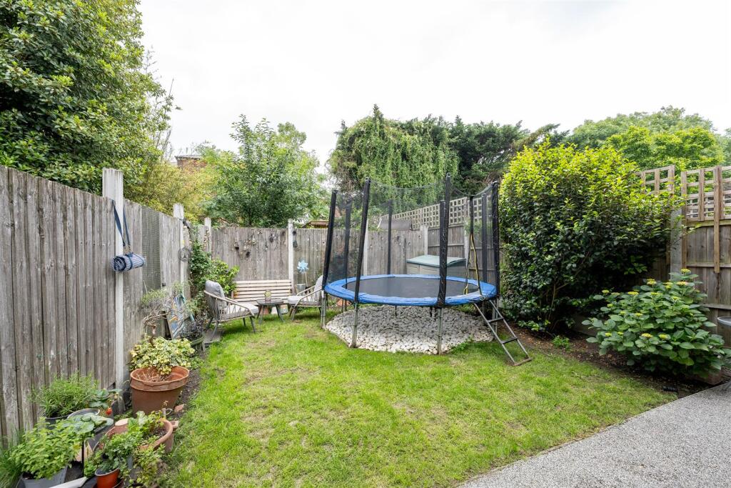 65a Fladgate Road, E11