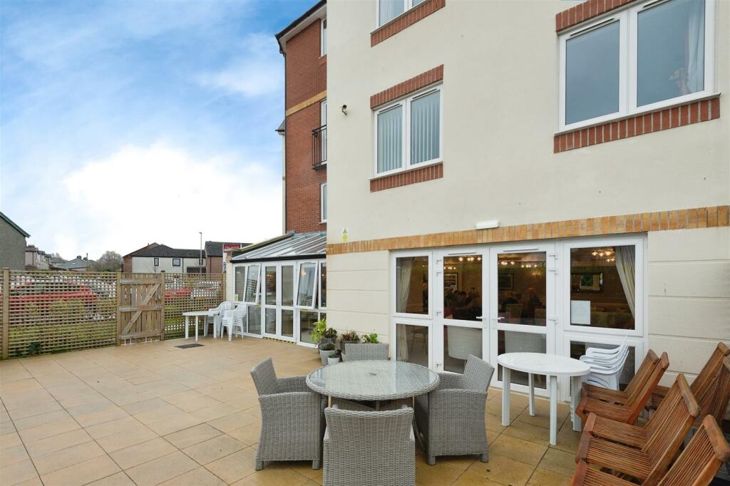 Owners Patio Area (2).jpg