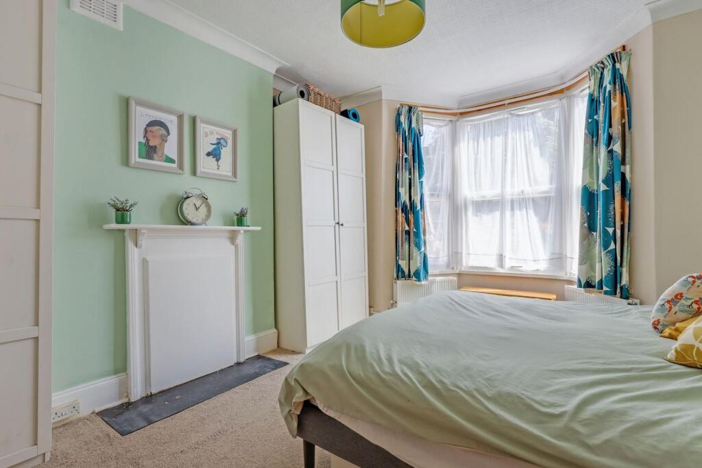 01-af4aJHPropWorld - 72 Knighton Park Road -1-medi