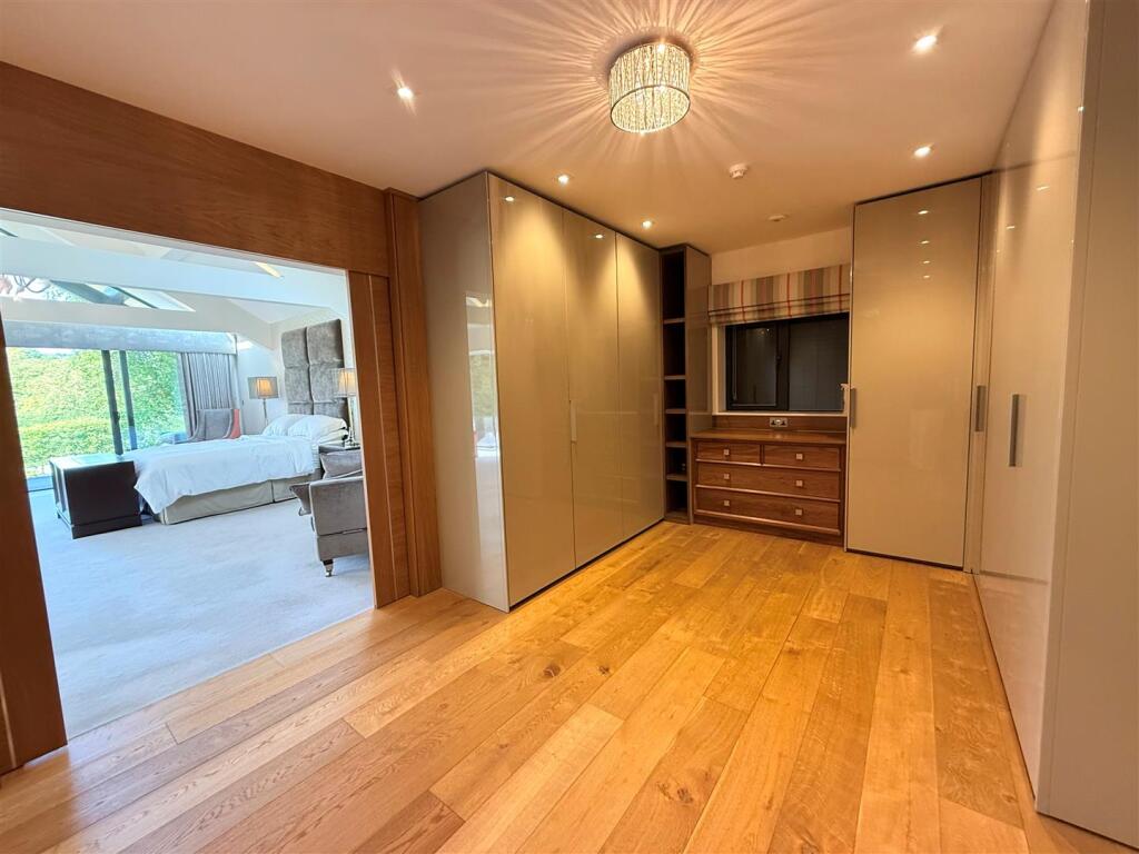 dressing room to bedroom.jpg