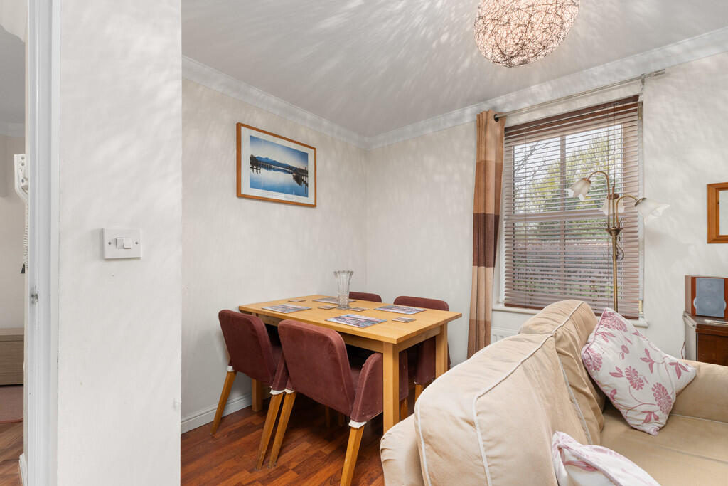 1 Tollbraes Road ...