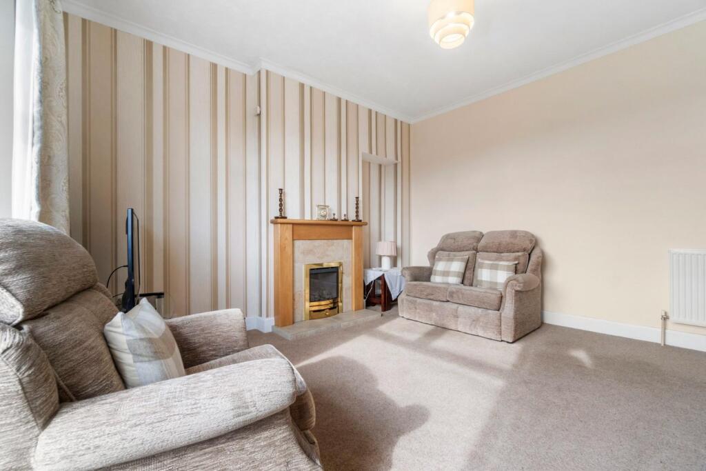 5_4 blytheswood crescent, largs  (4).jpg