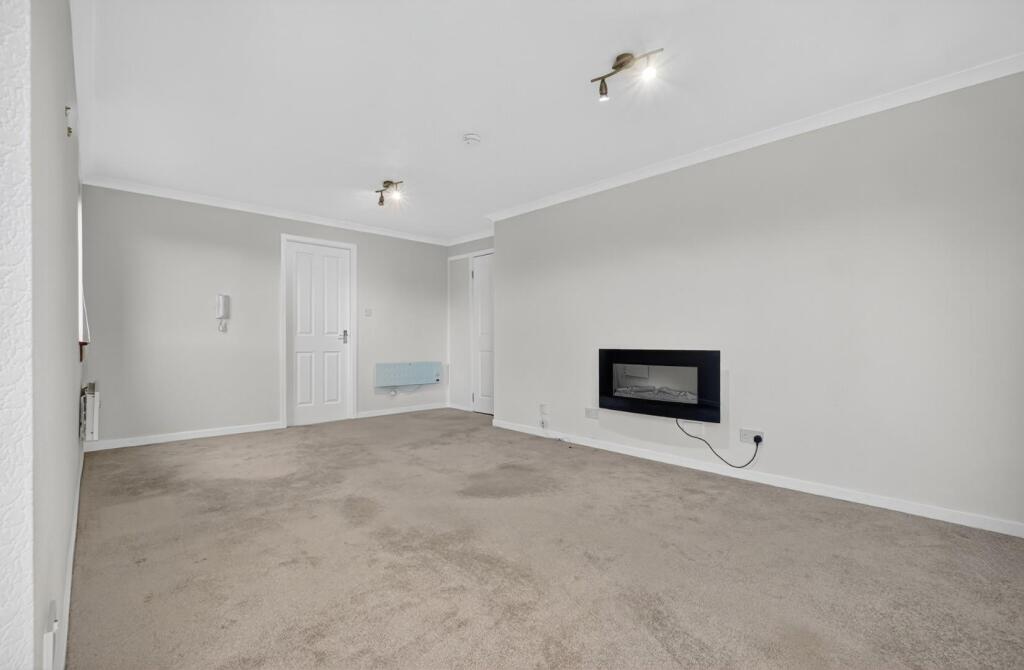 2 woodbank gardens, largs _06.jpg