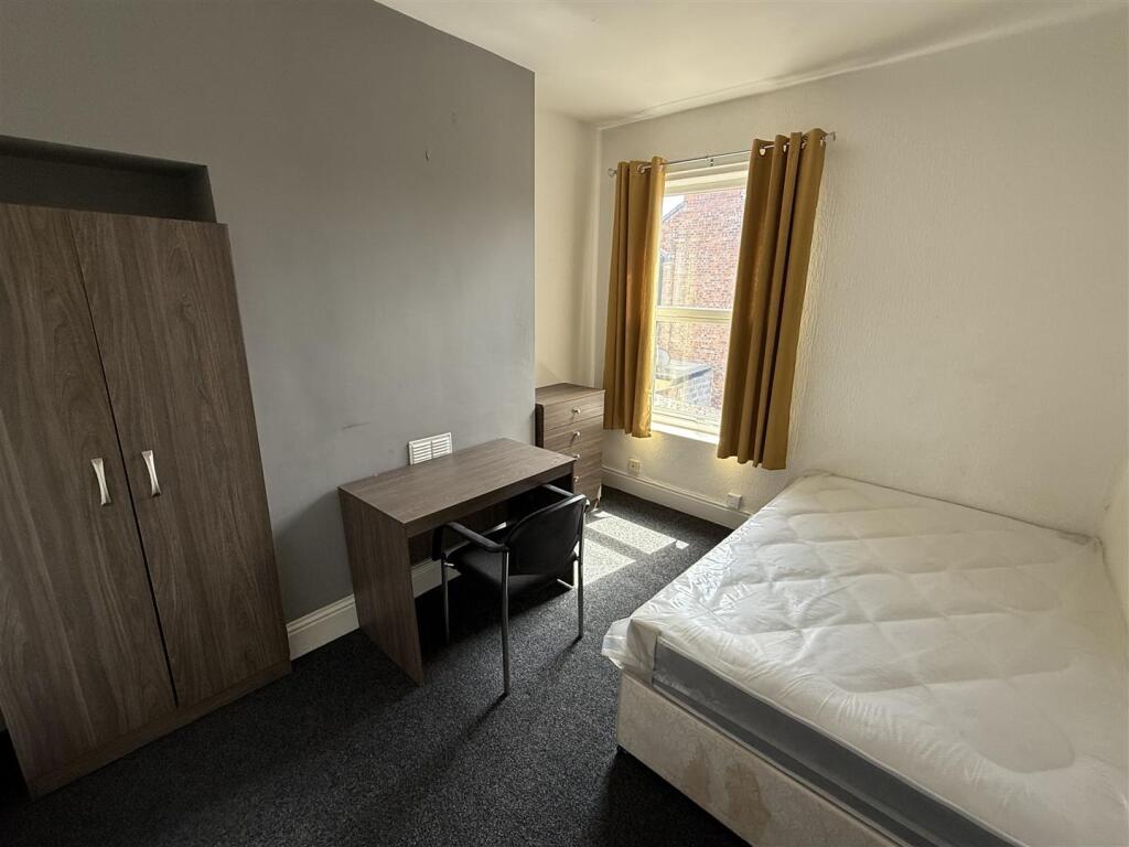 Bed 3.jpg