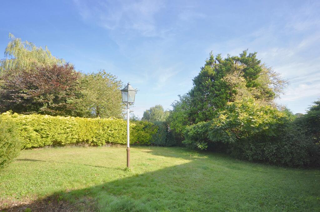 FRONT GARDEN