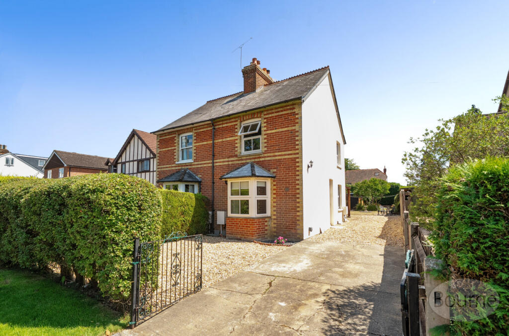 Broadwell Road, Wrecclesham, Farnham, Surrey, GU10