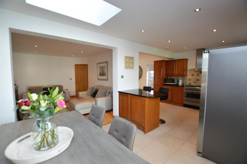 15 The Ridge kitchen diner.JPG