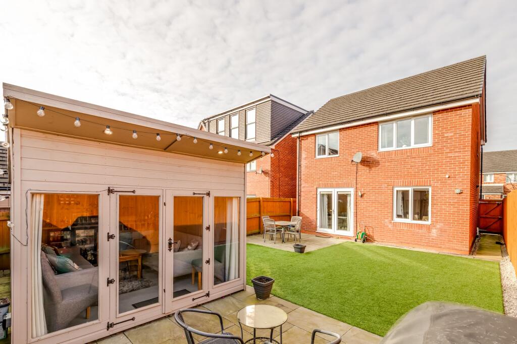 Summer house (in garden)