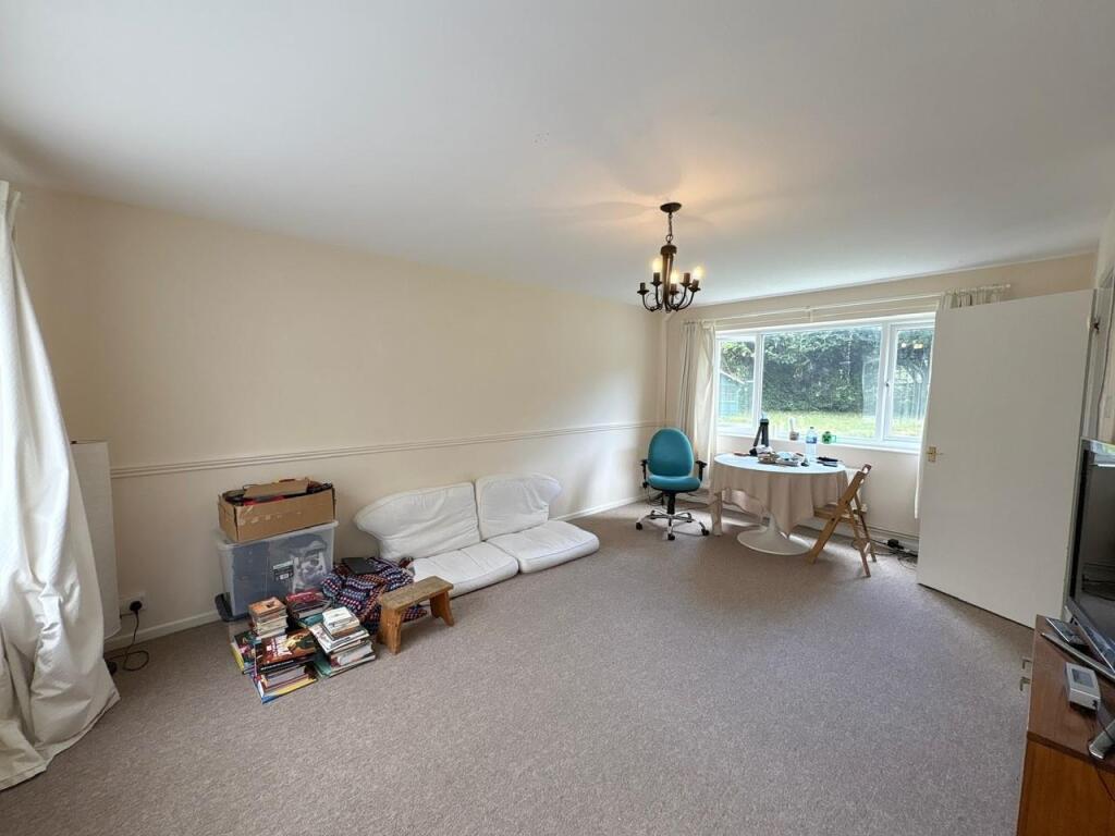 Living Room Cont.jpg
