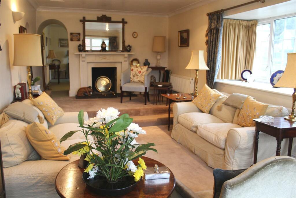SITTING ROOM