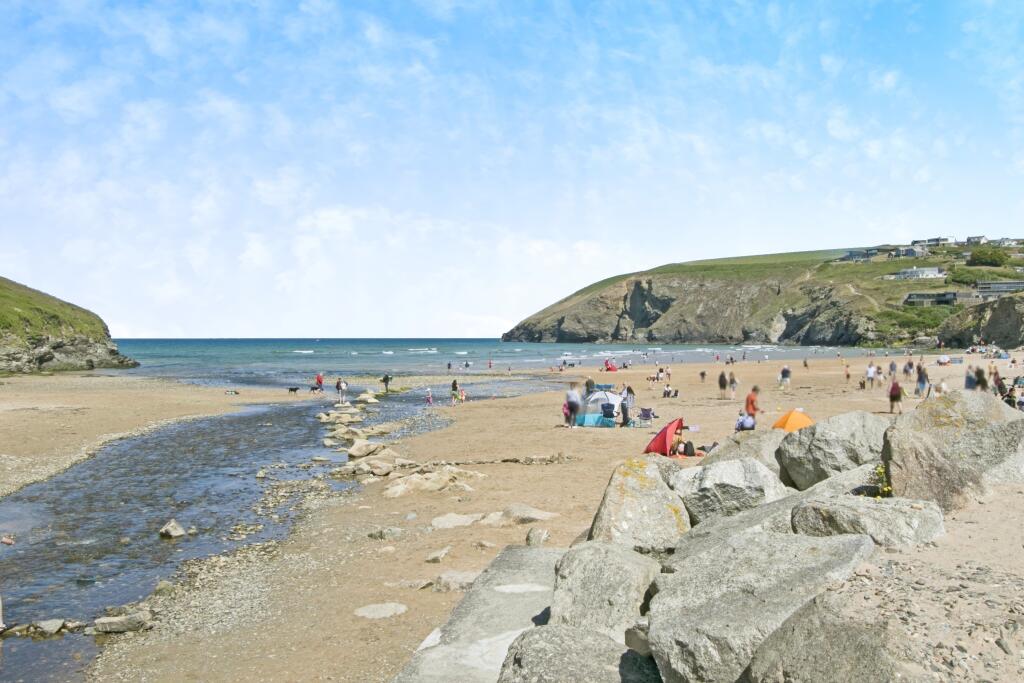 Mawgan Porth Beach