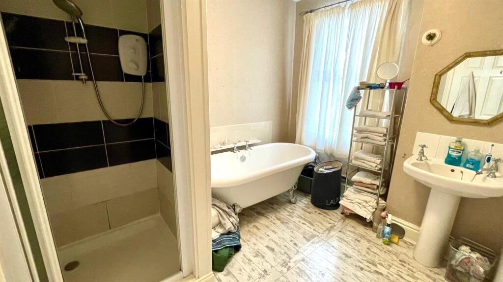 3-PIECE BATHROOM