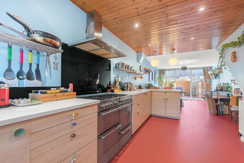 Kitchen (3).jpg