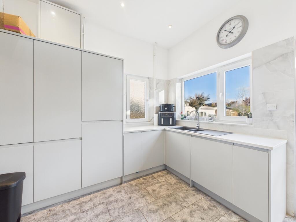 CAM03062G0-PR0215-STILL015