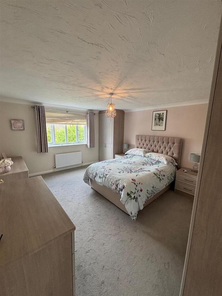 friern walk bedroom.jpg