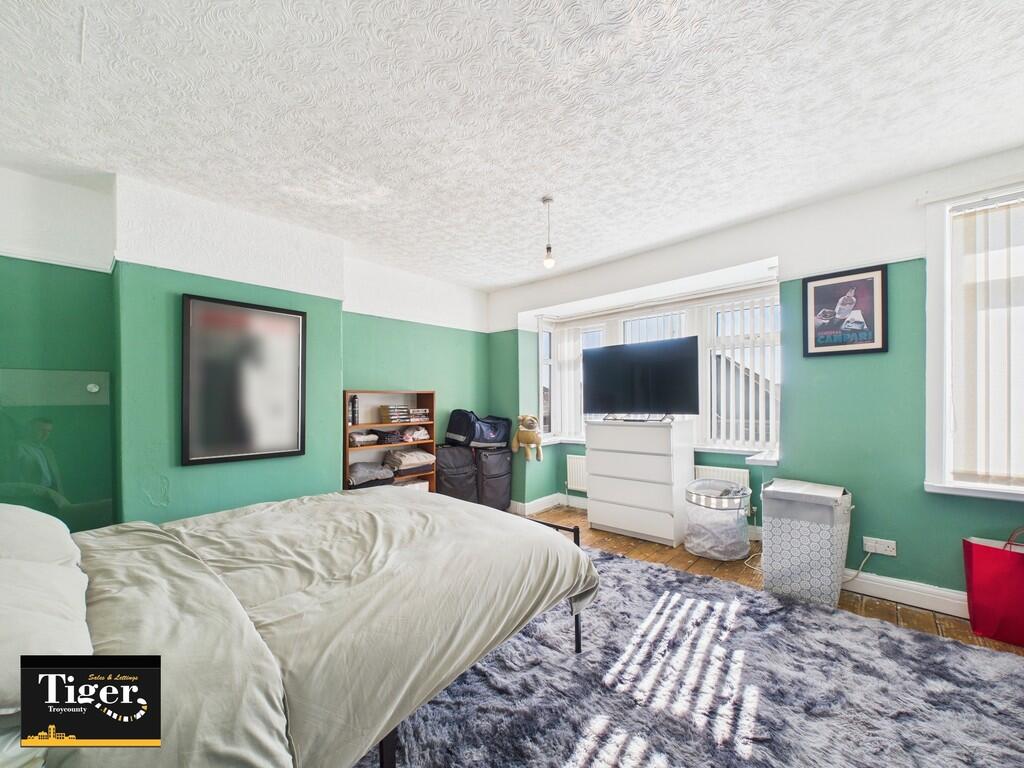 CAM02176G0-PR0518...