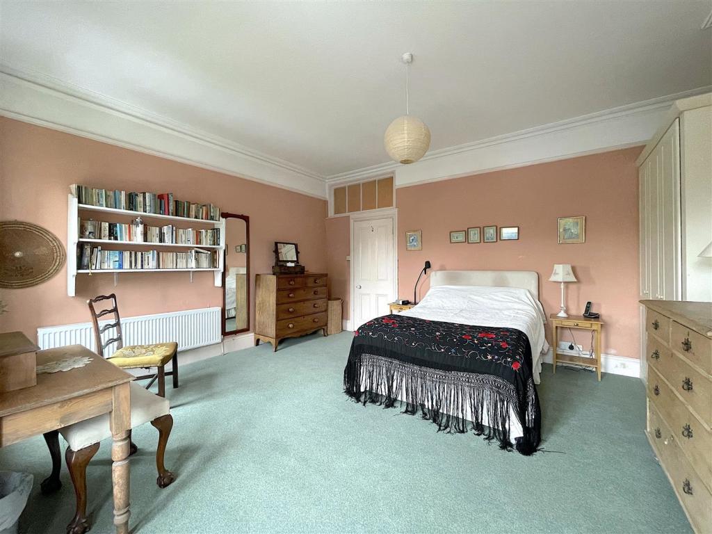 Bedroom One (2).jpeg