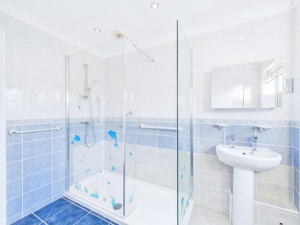 CAM01909G0-PR0438-STILL006