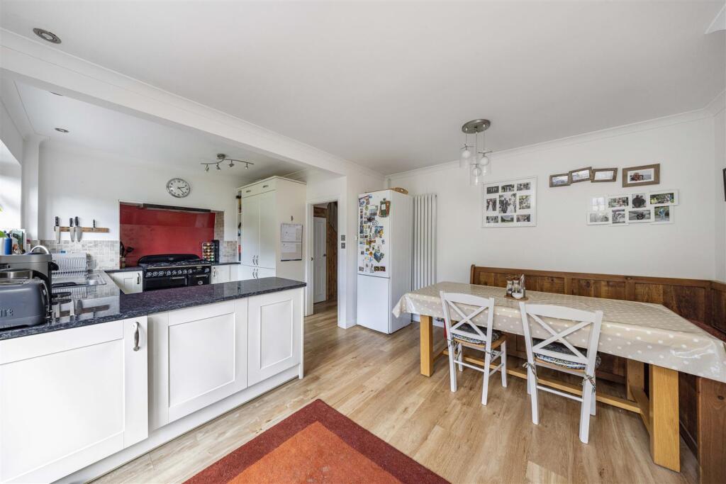 33 Irwin Road Guildford GU2 7PW-20.jpg