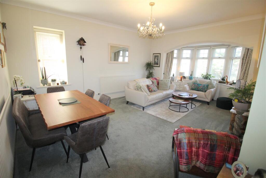 Stanley Road, lounge 2.JPG