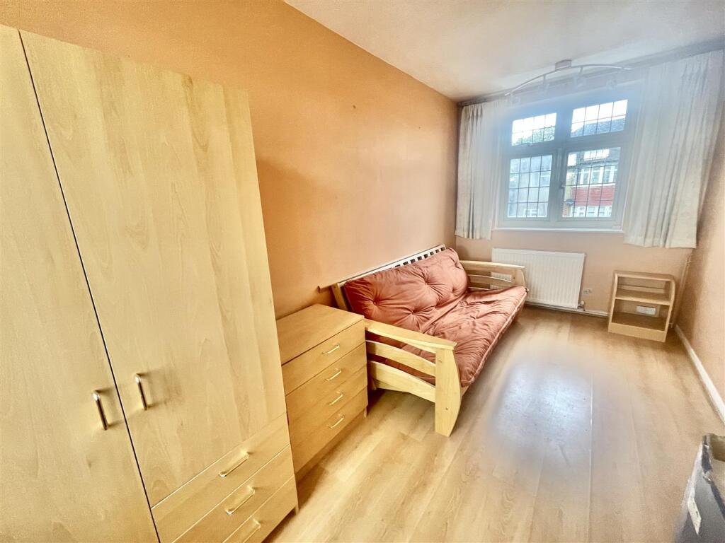 bedroom 4.2.jpg