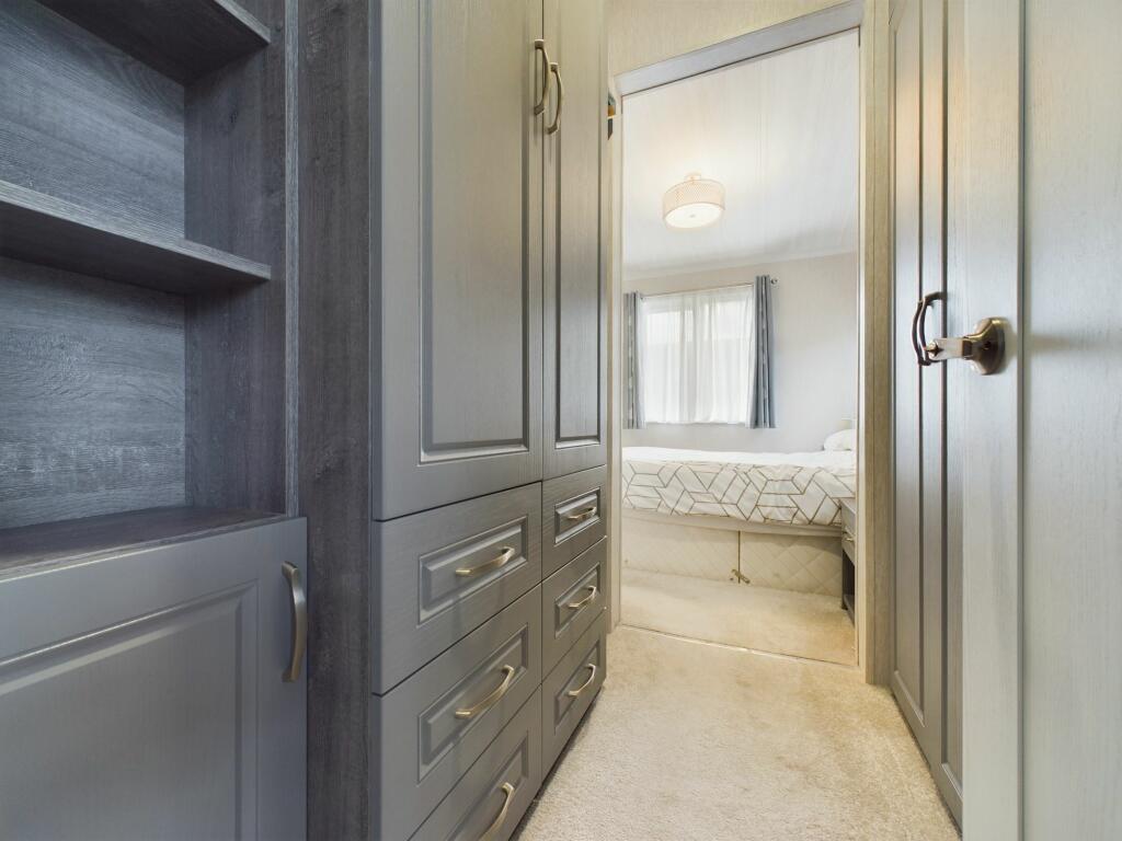 Walk-in Wardrobe