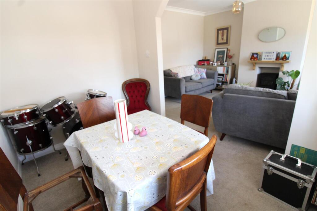 Dining area to lounge.JPG