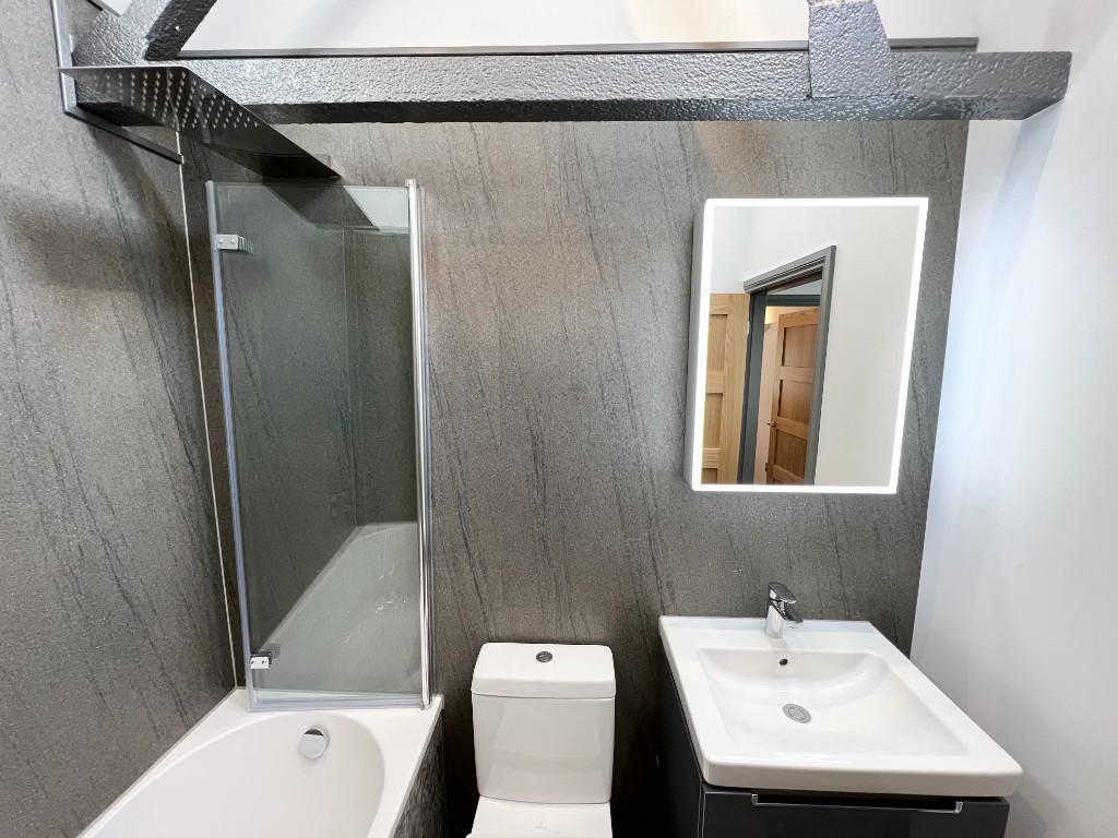 BATHROOM 2