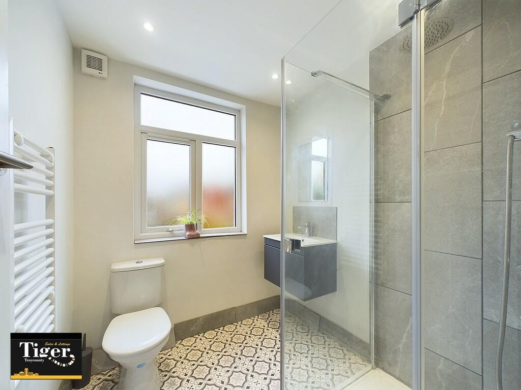 CAM02176G0-PR0353...