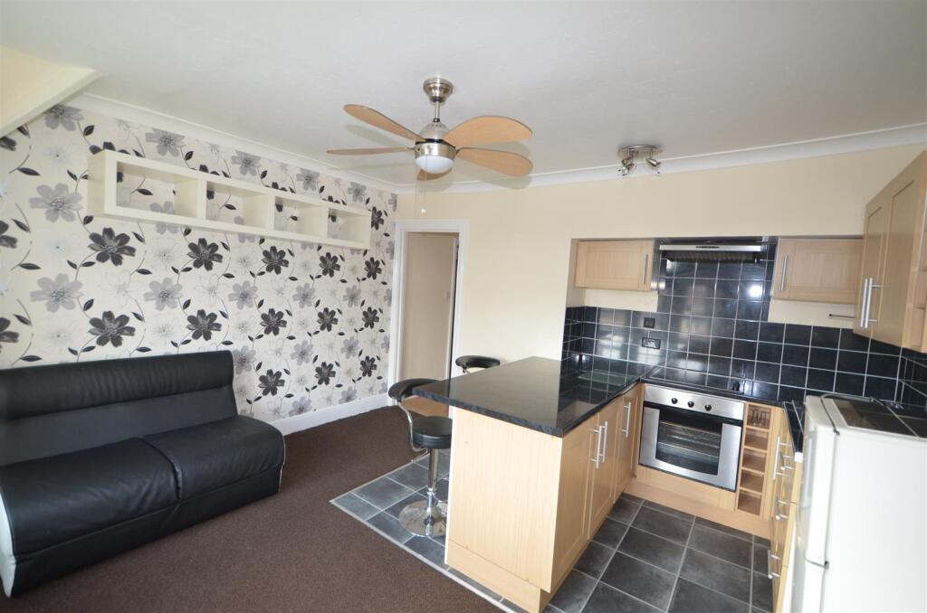 Lounge Kitchen