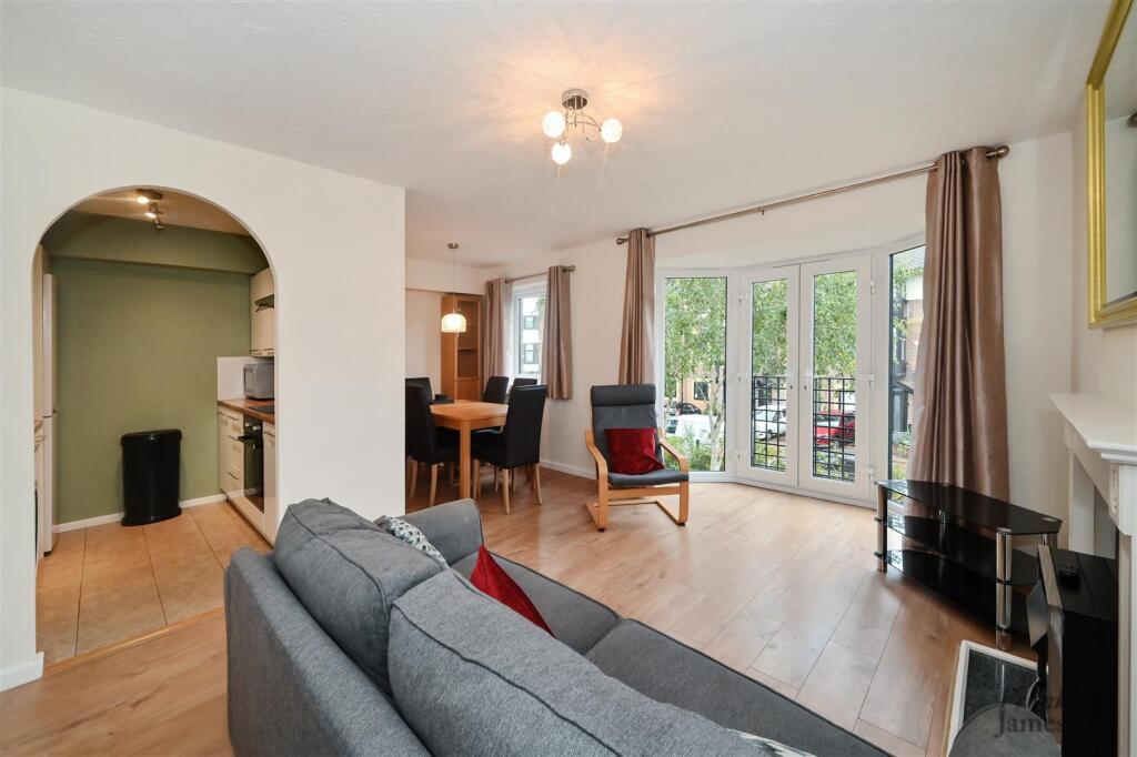 Barnfield-Place (2).JPG